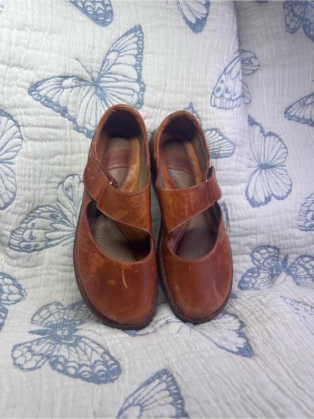 Born Women's Size 9 Brown Leather Closed Toe Mary Jane Hook & Loop Strap Flats